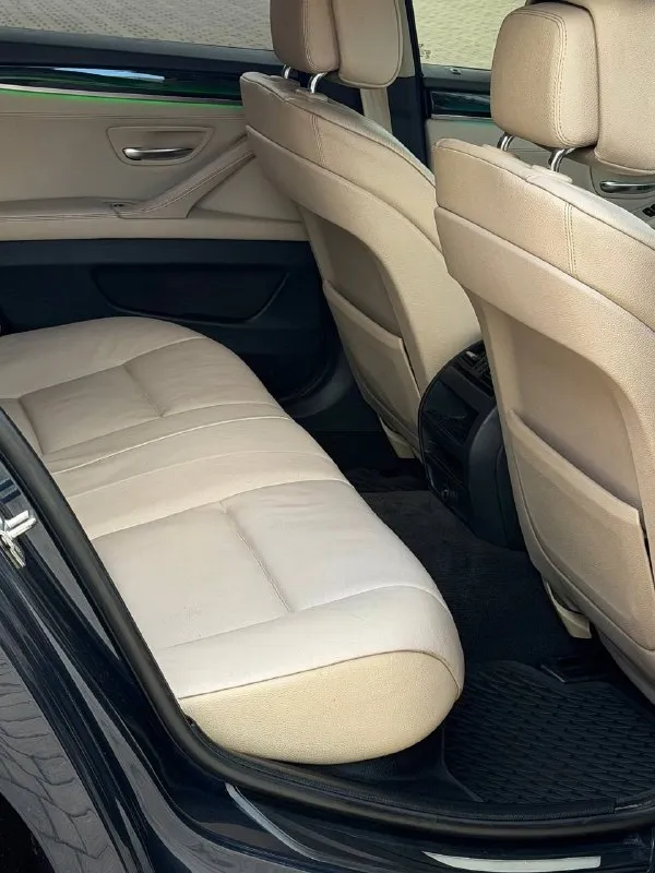Bmw 530d f10 xdrive год выпуска 2012 цена - 1.820.000₽ двигатель - 3.0d тел. - +79493902663 либо +7 (949) 679-98-14 продам шикарную полноприводную bmw в идеальнейшем состоянии, без каких либо изъянов по кузову, двигателю, кпп и ходовой части. авто без единой ошибки, обслужена полностью от и до. вложено много средств и времени, осталось только заправлять и получать удовольствие от вождения и внешнего вида. авто в богатой комплектации с дотяжками дверей, большим монитором, красивом обвесе, разноширокими дисками, прошита на stage 2 ( едет будь здоров ) установлен м руль с лепестками если войдете в азарт) раздвоенный выхлоп на 65 трубе от начала до конца. контурная подсветка по всему салону и многое другое. работает каждая лампочка и каждая кнопочка. затонирована в круг и покрыта керамикой, без внимания на дороге не оставит. 📲 tg: @vladimir_23_23_23 📞 звоните: +7(949)3902663 - фотография - 8