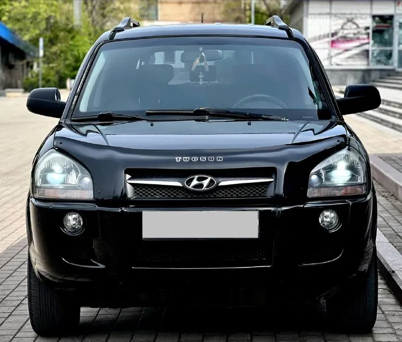 ✅продам hyundai tucson ✅год:2008 ✅ :2л ✅коробка:механика ✅цена:865.000₽ ✅2 владельца ✅номер: +79494952372 или +79491003435 на обоих номерах есть телеграмм и макс авто в отличном состоянии без вложений сел и поехал, кузов автомобиля соответствует фотографиям, техническая часть обслужена на 5+ чистый и ухоженный салон, машина только после полной полировки и химчистки, таких вариантов на рынке очень мало! два комплекта колес зима лета оба на дисках! два ключа!хорошая комплектация:подогревы сидений, кондиционер, большой сенсорный монитор с aux, bt, камера заднего вида, электра зеркала, подогрев заднего стекла, полный бортовой компьютер, abs, esp, биксенонавые фары, центральный замок, сигнализация с обратной связью, и многое другое больше информации по телефону! 📱 📞 звоните: +7(949)4952372 - фотография - 6