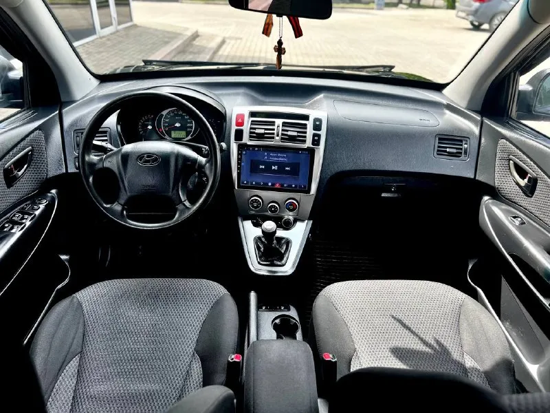 ✅продам hyundai tucson ✅год:2008 ✅ :2л ✅коробка:механика ✅цена:865.000₽ ✅2 владельца ✅номер: +79494952372 или +79491003435 на обоих номерах есть телеграмм и макс авто в отличном состоянии без вложений сел и поехал, кузов автомобиля соответствует фотографиям, техническая часть обслужена на 5+ чистый и ухоженный салон, машина только после полной полировки и химчистки, таких вариантов на рынке очень мало! два комплекта колес зима лета оба на дисках! два ключа!хорошая комплектация:подогревы сидений, кондиционер, большой сенсорный монитор с aux, bt, камера заднего вида, электра зеркала, подогрев заднего стекла, полный бортовой компьютер, abs, esp, биксенонавые фары, центральный замок, сигнализация с обратной связью, и многое другое больше информации по телефону! 📱 📞 звоните: +7(949)4952372 - фотография - 9