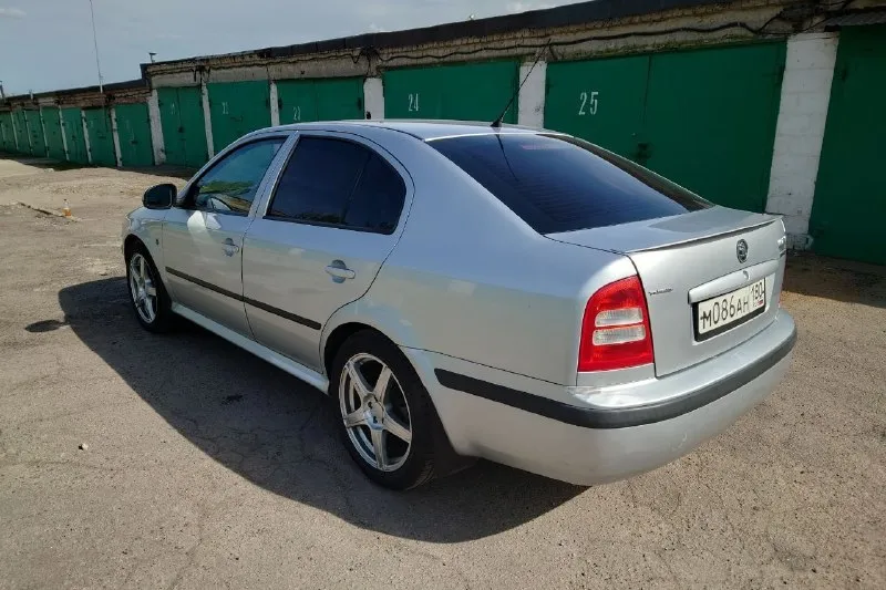 Skoda октавия. 2010 год выпуска. объём двигателя 1.8. пробег 320т. км ( 30т. км назад был ремонт двс и замена сцепления). без дтп ( родном окрасе). кузов без ржавчины и дыр ( присутствуют сколы по кузову). автомобиль в хорошем состоянии. резина: лето/зима. отдам турбину и рулевую рейку ( после ремонта). цена 680т. руб +79493828700 📞 звоните: +7(949)3828700 - фотография - 2