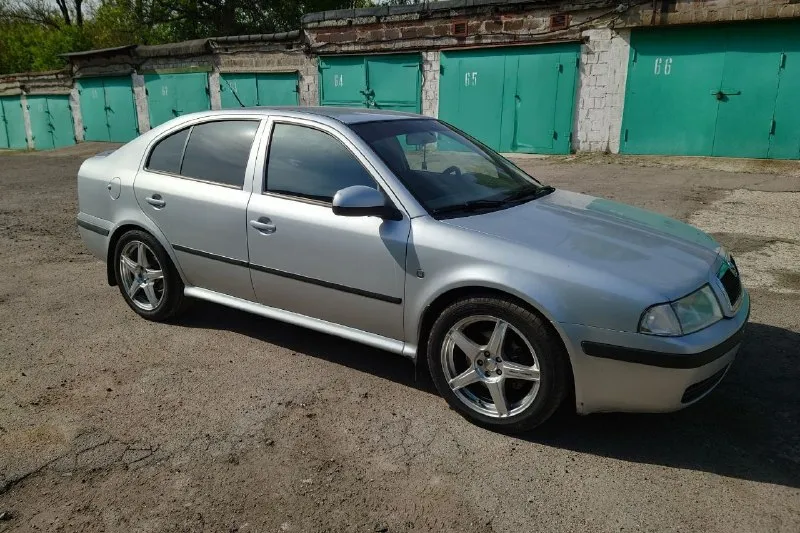 Skoda октавия. 2010 год выпуска. объём двигателя 1.8. пробег 320т. км ( 30т. км назад был ремонт двс и замена сцепления). без дтп ( родном окрасе). кузов без ржавчины и дыр ( присутствуют сколы по кузову). автомобиль в хорошем состоянии. резина: лето/зима. отдам турбину и рулевую рейку ( после ремонта). цена 680т. руб +79493828700 📞 звоните: +7(949)3828700 - фотография - 3