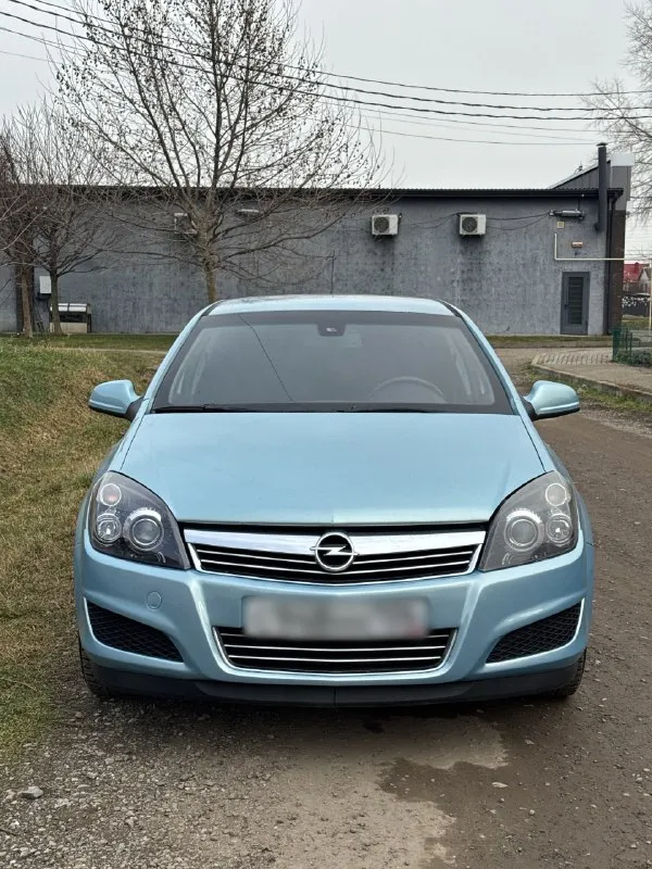 Продам opel astra год выпуска: 2010 мотор: 1,8 л. , механика. пробег: 165 тыс. км. ✅ 2 владельца. ✅ кузов в хорошем состоянии, все стекла родные. автомобиль обслужен от и до. проведено много работ. полностью перебрана подвеска, в идеальном состоянии. мотор, коробка без каких-либо нареканий. все работает как и должно. за машиной следили и ухаживали. времени и средств не жалели. замена масла каждые 7 тыс. км. салон в хорошем состоянии, чистый, не прокуренный. под чехлами отличные сидения. хорошая комплектация, есть все необходимое. отличная ксеноновая оптика. эл. рег. фар и зеркал. датчик света и дождя. эл. стеклоподъемники. мультируль. ✅ два комплекта дисков с резиной. летний комплект yokohama на родных, красивых дисках. ✅ два ключа. ✅ сервисные книги. тех. осмотр сделан. цена: 560 ₽ торг будет! +7-949-606-44-51 по вопросам звоните. нахожусь в донецке. 📞 🇷🇺 звоните: +79496064451 - фотография - 1