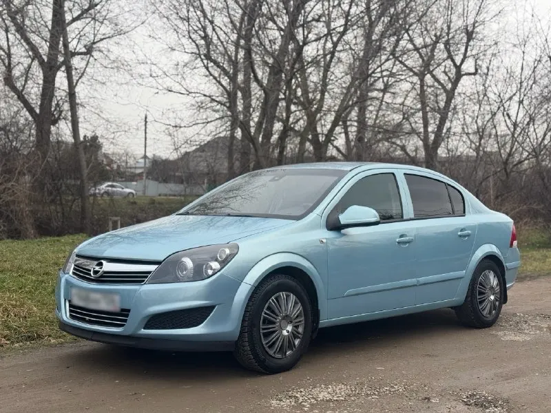 Продам opel astra год выпуска: 2010 мотор: 1,8 л. , механика. пробег: 165 тыс. км. ✅ 2 владельца. ✅ кузов в хорошем состоянии, все стекла родные. автомобиль обслужен от и до. проведено много работ. полностью перебрана подвеска, в идеальном состоянии. мотор, коробка без каких-либо нареканий. все работает как и должно. за машиной следили и ухаживали. времени и средств не жалели. замена масла каждые 7 тыс. км. салон в хорошем состоянии, чистый, не прокуренный. под чехлами отличные сидения. хорошая комплектация, есть все необходимое. отличная ксеноновая оптика. эл. рег. фар и зеркал. датчик света и дождя. эл. стеклоподъемники. мультируль. ✅ два комплекта дисков с резиной. летний комплект yokohama на родных, красивых дисках. ✅ два ключа. ✅ сервисные книги. тех. осмотр сделан. цена: 560 ₽ торг будет! +7-949-606-44-51 по вопросам звоните. нахожусь в донецке. 📞 🇷🇺 звоните: +79496064451 - фотография - 2