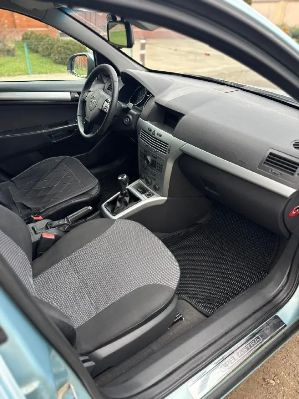 Продам opel astra год выпуска: 2010 мотор: 1,8 л. , механика. пробег: 165 тыс. км. ✅ 2 владельца. ✅ кузов в хорошем состоянии, все стекла родные. автомобиль обслужен от и до. проведено много работ. полностью перебрана подвеска, в идеальном состоянии. мотор, коробка без каких-либо нареканий. все работает как и должно. за машиной следили и ухаживали. времени и средств не жалели. замена масла каждые 7 тыс. км. салон в хорошем состоянии, чистый, не прокуренный. под чехлами отличные сидения. хорошая комплектация, есть все необходимое. отличная ксеноновая оптика. эл. рег. фар и зеркал. датчик света и дождя. эл. стеклоподъемники. мультируль. ✅ два комплекта дисков с резиной. летний комплект yokohama на родных, красивых дисках. ✅ два ключа. ✅ сервисные книги. тех. осмотр сделан. цена: 560 ₽ торг будет! +7-949-606-44-51 по вопросам звоните. нахожусь в донецке. 📞 🇷🇺 звоните: +79496064451 - фотография - 7