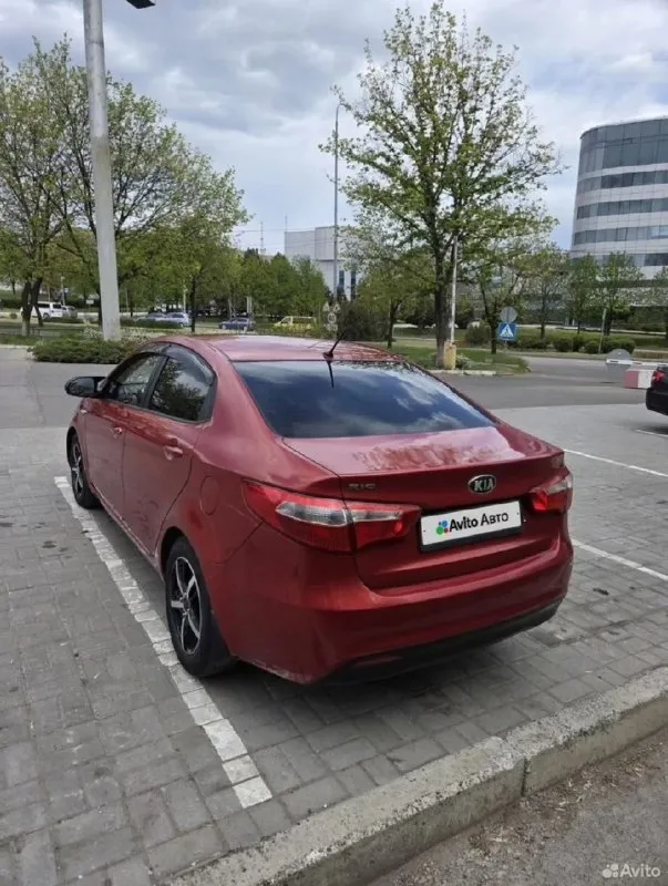 Продам kia rio 3 (2013г) двс 1.4 на классическом автомате. брали жене пол года назад в краснодаре, ездила на работу-обратно, никогда не подводила и мозги не делала. сел поехал. есть сигнализация, автозапуск с брелка, андроид магнитола с bluetooth. есть косметические недочёты, на езду не влияют (лёгкая притертость на заднем бампере и треснут левый угол переднего бампера, менять передний бампер времени нет, да и желания тоже). замена масла каждые 5-6 тыс, не разу не доливали (заливали корейское zic) фильтра новые. коробка переключает как положено. колеса 15, есть новая зимняя резина. торг как у всех на месте. показ в донецке цена 900 000 р, торг +7 918 893 6193 +7 949 315 3167 📞 звоните: +7(949)3153167 - фотография - 5