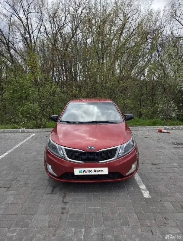 Продам kia rio 3 (2013г) двс 1.4 на классическом автомате. брали жене пол года назад в краснодаре, ездила на работу-обратно, никогда не подводила и мозги не делала. сел поехал. есть сигнализация, автозапуск с брелка, андроид магнитола с bluetooth. есть косметические недочёты, на езду не влияют (лёгкая притертость на заднем бампере и треснут левый угол переднего бампера, менять передний бампер времени нет, да и желания тоже). замена масла каждые 5-6 тыс, не разу не доливали (заливали корейское zic) фильтра новые. коробка переключает как положено. колеса 15, есть новая зимняя резина. торг как у всех на месте. показ в донецке цена 900 000 р, торг +7 918 893 6193 +7 949 315 3167 📞 звоните: +7(949)3153167 - фотография - 7