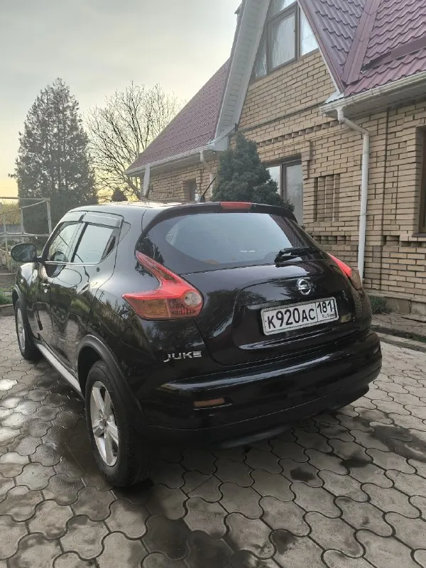 В продаже nissan juke 2012 год, 1.6 бензин. пробег 212 тыс. км. автомобиль не крашен, без дтп. стекла все родные. владею более трёх лет. обслужен, ничего делать не нужно, двигатель работает тихо, без лишнего шума, коррозии кузова нет. вариатор полностью в исправном состоянии, обслужен, на гарантии ещё. комплектация: климат-контроль, круиз-контроль, подогрев сидений, стекол, зеркал. управление мультимедиа на руле, мультимедийный экран, камера заднего вида и многое другое для комфортной езды. без вложений!!!! цена: 1 млн. руб. осмотр первомайск, стаханов. тел: +7(959)1693201 (telegram, max) 📞 звоните: +7(959)1693201 - фотография - 4