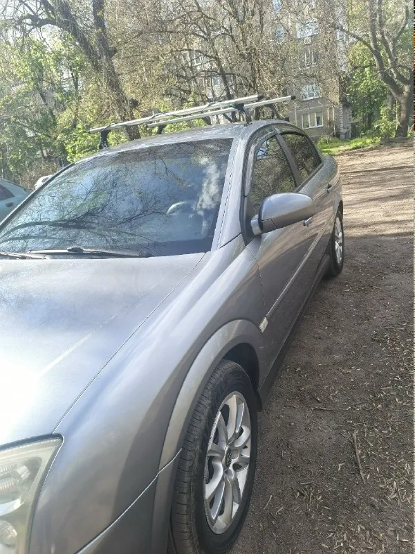 Продам opel вектра с 2003 года выпуска, двигатель 1.8, бензин, механика. резина новая, кондёр работает, машина в хорошем состоянии для своих лет, вложений не требует, сел и поехал, была пригнана из германии пять лет назад, остальные вопросы по телефону +79494064981 цена 550р +торг 📞 звоните: +7(949)4064981 - фотография - 1