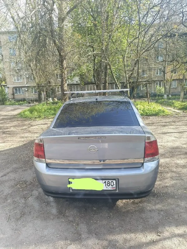 Продам opel вектра с 2003 года выпуска, двигатель 1.8, бензин, механика. резина новая, кондёр работает, машина в хорошем состоянии для своих лет, вложений не требует, сел и поехал, была пригнана из германии пять лет назад, остальные вопросы по телефону +79494064981 цена 550р +торг 📞 звоните: +7(949)4064981 - фотография - 2
