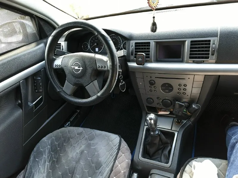 Продам opel вектра с 2003 года выпуска, двигатель 1.8, бензин, механика. резина новая, кондёр работает, машина в хорошем состоянии для своих лет, вложений не требует, сел и поехал, была пригнана из германии пять лет назад, остальные вопросы по телефону +79494064981 цена 550р +торг 📞 звоните: +7(949)4064981 - фотография - 5