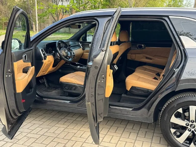 Kia sorento 2020 год выпуска пробег 78 тыс. км двигатель 2.2d коробка автомат автомобиль в отличном состоянии, кузов без дтп, весь в заводском окрасе! максимальная комплектация кожаный салон электро сиденья, с подогревами 4-хсидений память и вентиляция передних сидений подогрев руля под рулевые лепестки переключения передач ambient lighting, контурная цветная подсветка салона парктроники передние и задние кнопка start/stop двух зонный климат контроль активный круиз контроль без ключевой доступ keylessgo авто складывание заркал адаптивная led оптика, передняя и задняя led туманки цифровой щиток приборов проекция на лобовое стекло обзор 360° без проводная зарядка для смартфона солнце защитные шторки для задних пасажиров электро крышка багажника электро ручник система autohold датчики слепых зон датчик смены полосы дистроник датчик света розетка 220v продажа с полным переоформлением в мрэо г. донецк цена 3.200.000 реальному покупателю торг звоните остальное по тел. +79495210885 - фотография - 7