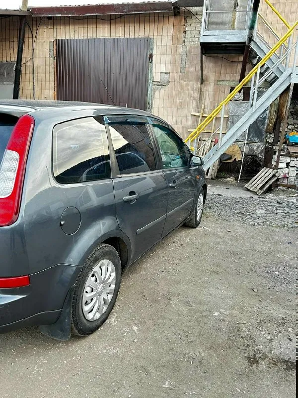 Продам ford c max в отличном состоянии я хозяин, владею авто второй год. авто без вложений. большой багажник, сиденья складываются, большой комфортный автомобиль. по машине много что сделано, новые сайлентблоки в круг, новые серповидные рычаги, переднии стойки новые, опорные подшипники новые, новые шаровые и наконечники, новый бензонасос, так же мылся бак, привода обслужены, новые тормоза в круг (диски, колодки)масло в коробке менял 15к назад так же и в гуре, 2 комплекта колёс зима лето резина новая. техосмотр пройдёт! переоформление без проблем! могу присутствовать в мрео с вами. цена 680000 торг. +79493648361 📞 звоните: +7(949)3648361 - фотография - 2