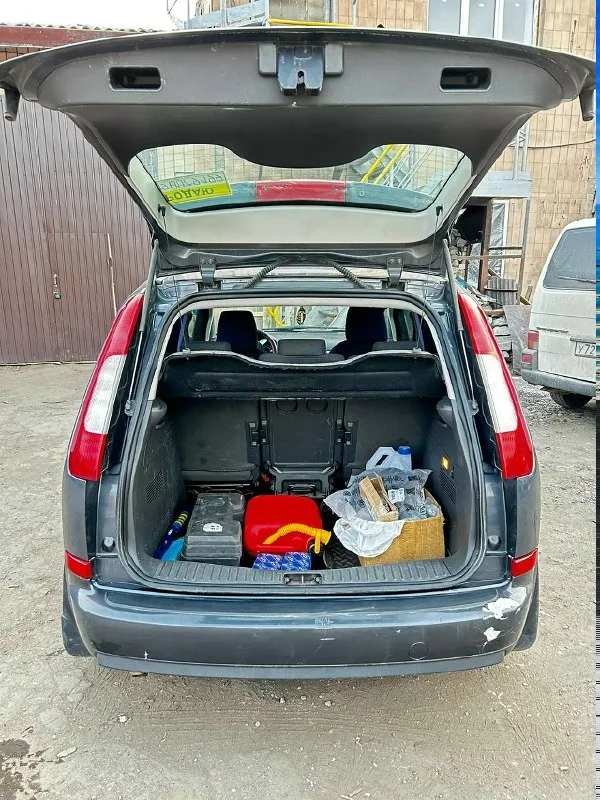 Продам ford c max в отличном состоянии я хозяин, владею авто второй год. авто без вложений. большой багажник, сиденья складываются, большой комфортный автомобиль. по машине много что сделано, новые сайлентблоки в круг, новые серповидные рычаги, переднии стойки новые, опорные подшипники новые, новые шаровые и наконечники, новый бензонасос, так же мылся бак, привода обслужены, новые тормоза в круг (диски, колодки)масло в коробке менял 15к назад так же и в гуре, 2 комплекта колёс зима лето резина новая. техосмотр пройдёт! переоформление без проблем! могу присутствовать в мрео с вами. цена 680000 торг. +79493648361 📞 звоните: +7(949)3648361 - фотография - 4