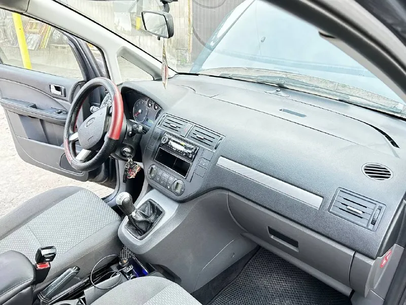 Продам ford c max в отличном состоянии я хозяин, владею авто второй год. авто без вложений. большой багажник, сиденья складываются, большой комфортный автомобиль. по машине много что сделано, новые сайлентблоки в круг, новые серповидные рычаги, переднии стойки новые, опорные подшипники новые, новые шаровые и наконечники, новый бензонасос, так же мылся бак, привода обслужены, новые тормоза в круг (диски, колодки)масло в коробке менял 15к назад так же и в гуре, 2 комплекта колёс зима лето резина новая. техосмотр пройдёт! переоформление без проблем! могу присутствовать в мрео с вами. цена 680000 торг. +79493648361 📞 звоните: +7(949)3648361 - фотография - 6
