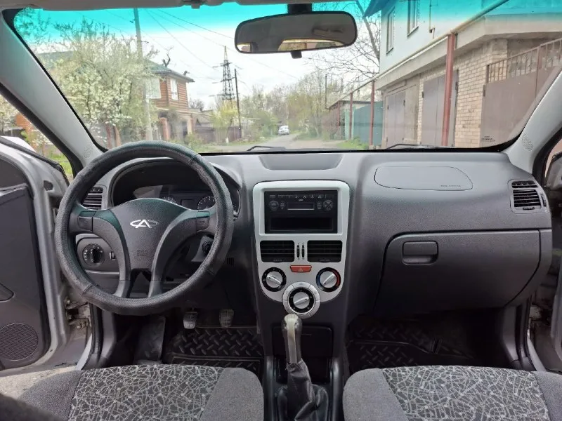 Продается автомобиль chery bonus a13 (2011 года выпуска, пробег оригинальный - 179 000 км) я хозяин автомобиля, во владении 2 года. автомобиль в хорошей комплектации: есть кондиционер, подогрев передних сидений, бортовой компьютер, электростеклоподъёмники, гур, abs, электро регулировка зеркал сам автомобиль в хорошем состоянии - двигатель полностью обслужен, работает отлично - кпп включает без проблем - по ходовой все в порядке, ничего не гремит и не стучит - днище целое, без дыр, в хорошем состоянии - по электрике все исправно работает - нет никаких ошибок по системе - новая летняя резина - неплохая музыка - все расходники заменены - лобовое и другие стека заводские - ухоженный салон - печка греет на отлично - в дтп не участвовала - по документам все впорядке, на вас на учет станет без проблем по машине было многое сделано: стоит новое сцепление, передние амортизаторы, радиатор охлаждения, радиатор печки и многое другое, дополнительное расскажу по телефону. обращаться п 📞 звоните: +7(949)3033139 - фотография - 1