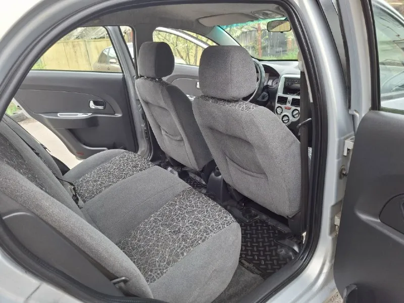 Продается автомобиль chery bonus a13 (2011 года выпуска, пробег оригинальный - 179 000 км) я хозяин автомобиля, во владении 2 года. автомобиль в хорошей комплектации: есть кондиционер, подогрев передних сидений, бортовой компьютер, электростеклоподъёмники, гур, abs, электро регулировка зеркал сам автомобиль в хорошем состоянии - двигатель полностью обслужен, работает отлично - кпп включает без проблем - по ходовой все в порядке, ничего не гремит и не стучит - днище целое, без дыр, в хорошем состоянии - по электрике все исправно работает - нет никаких ошибок по системе - новая летняя резина - неплохая музыка - все расходники заменены - лобовое и другие стека заводские - ухоженный салон - печка греет на отлично - в дтп не участвовала - по документам все впорядке, на вас на учет станет без проблем по машине было многое сделано: стоит новое сцепление, передние амортизаторы, радиатор охлаждения, радиатор печки и многое другое, дополнительное расскажу по телефону. обращаться п 📞 звоните: +7(949)3033139 - фотография - 3