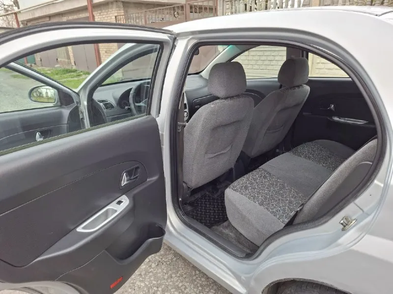 Продается автомобиль chery bonus a13 (2011 года выпуска, пробег оригинальный - 179 000 км) я хозяин автомобиля, во владении 2 года. автомобиль в хорошей комплектации: есть кондиционер, подогрев передних сидений, бортовой компьютер, электростеклоподъёмники, гур, abs, электро регулировка зеркал сам автомобиль в хорошем состоянии - двигатель полностью обслужен, работает отлично - кпп включает без проблем - по ходовой все в порядке, ничего не гремит и не стучит - днище целое, без дыр, в хорошем состоянии - по электрике все исправно работает - нет никаких ошибок по системе - новая летняя резина - неплохая музыка - все расходники заменены - лобовое и другие стека заводские - ухоженный салон - печка греет на отлично - в дтп не участвовала - по документам все впорядке, на вас на учет станет без проблем по машине было многое сделано: стоит новое сцепление, передние амортизаторы, радиатор охлаждения, радиатор печки и многое другое, дополнительное расскажу по телефону. обращаться п 📞 звоните: +7(949)3033139 - фотография - 4