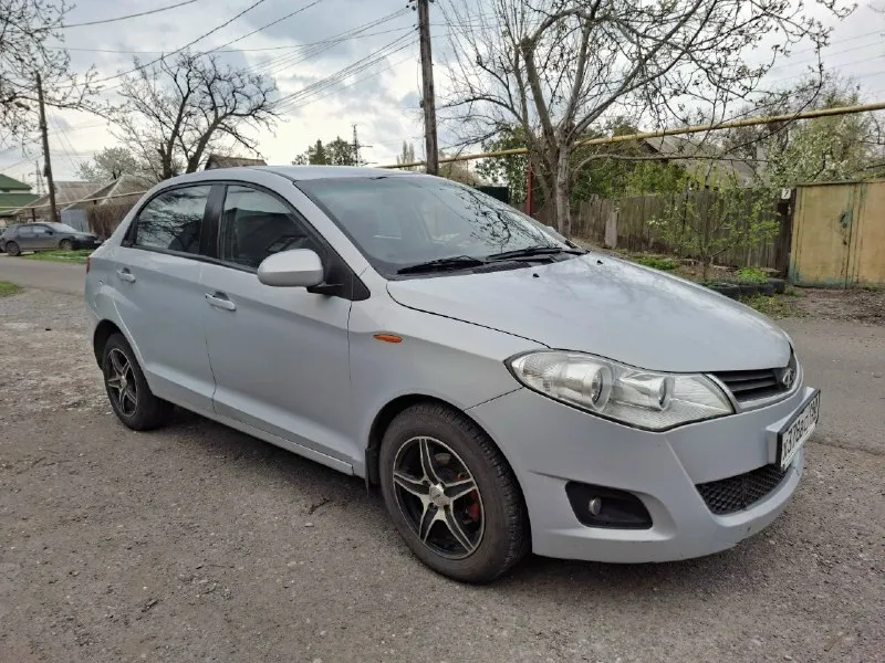 Продается автомобиль chery bonus a13 (2011 года выпуска, пробег оригинальный - 179 000 км) я хозяин автомобиля, во владении 2 года. автомобиль в хорошей комплектации: есть кондиционер, подогрев передних сидений, бортовой компьютер, электростеклоподъёмники, гур, abs, электро регулировка зеркал сам автомобиль в хорошем состоянии - двигатель полностью обслужен, работает отлично - кпп включает без проблем - по ходовой все в порядке, ничего не гремит и не стучит - днище целое, без дыр, в хорошем состоянии - по электрике все исправно работает - нет никаких ошибок по системе - новая летняя резина - неплохая музыка - все расходники заменены - лобовое и другие стека заводские - ухоженный салон - печка греет на отлично - в дтп не участвовала - по документам все впорядке, на вас на учет станет без проблем по машине было многое сделано: стоит новое сцепление, передние амортизаторы, радиатор охлаждения, радиатор печки и многое другое, дополнительное расскажу по телефону. обращаться п 📞 звоните: +7(949)3033139 - фотография - 6