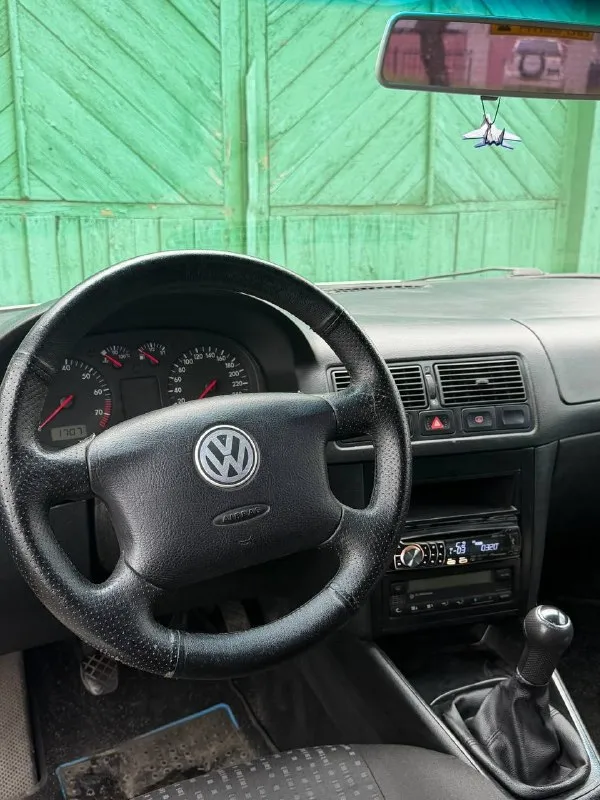 Номер телефона +79493330955 golf 4 1.6 бензин восьмиклапанный ✅ коробка механика ✅ 2000год ✅ пробег 382тыс. км ✅ в очень хорошем состоянии ✅ вложений никаких не требует ✅ кондиционер холодит, печка греет, каждая кнопка работает, подвеска недавно перебиралась✅ кузов без коррозии, красить ничего не нужно. ✅ стоит хорошая музыка с усилителем✅ новое сцепление, 2000 км назад- заменены масло в коробке и двигателе заменен клапан вкг, промыт дроссель заменён фильтр воздушный и салонный✅ на машине есть климат контроль, гур, 4 электростеклоподьемника, электрорегулировка зеркал ✅ очень приятный и комфортный авто на каждый день✅ telegram - фотография - 5