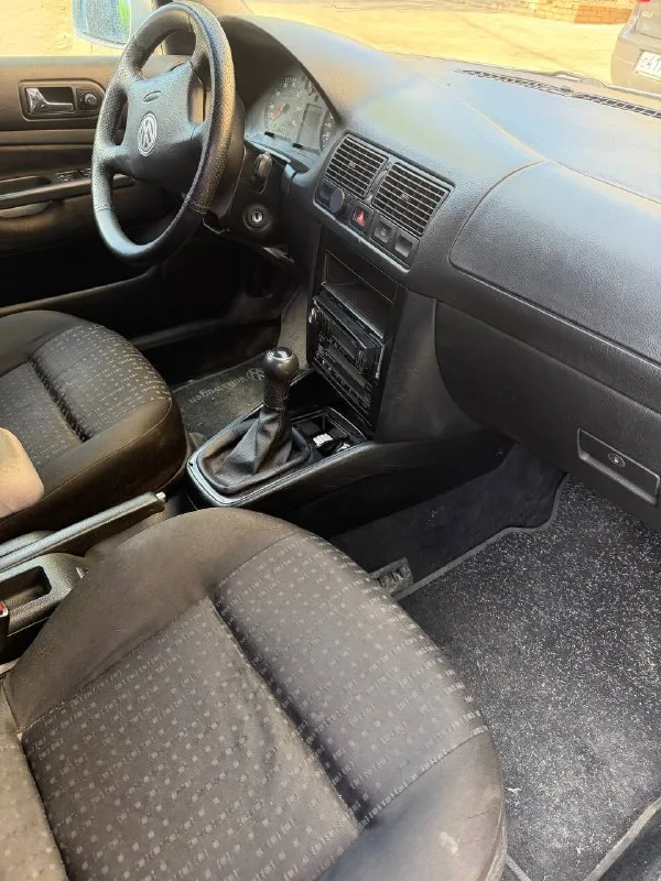 Номер телефона +79493330955 golf 4 1.6 бензин восьмиклапанный ✅ коробка механика ✅ 2000год ✅ пробег 382тыс. км ✅ в очень хорошем состоянии ✅ вложений никаких не требует ✅ кондиционер холодит, печка греет, каждая кнопка работает, подвеска недавно перебиралась✅ кузов без коррозии, красить ничего не нужно. ✅ стоит хорошая музыка с усилителем✅ новое сцепление, 2000 км назад- заменены масло в коробке и двигателе заменен клапан вкг, промыт дроссель заменён фильтр воздушный и салонный✅ на машине есть климат контроль, гур, 4 электростеклоподьемника, электрорегулировка зеркал ✅ очень приятный и комфортный авто на каждый день✅ telegram - фотография - 6