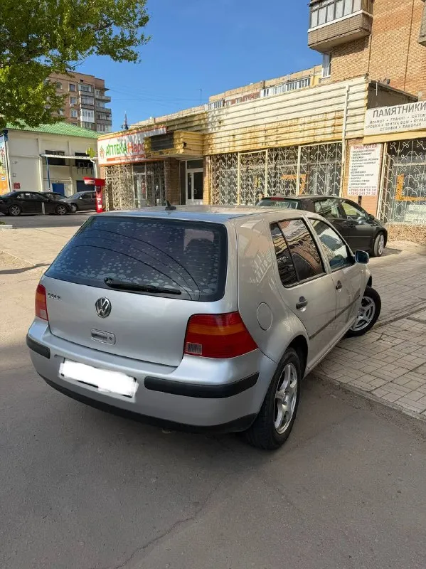 Номер телефона +79493330955 golf 4 1.6 бензин восьмиклапанный ✅ коробка механика ✅ 2000год ✅ пробег 382тыс. км ✅ в очень хорошем состоянии ✅ вложений никаких не требует ✅ кондиционер холодит, печка греет, каждая кнопка работает, подвеска недавно перебиралась✅ кузов без коррозии, красить ничего не нужно. ✅ стоит хорошая музыка с усилителем✅ новое сцепление, 2000 км назад- заменены масло в коробке и двигателе заменен клапан вкг, промыт дроссель заменён фильтр воздушный и салонный✅ на машине есть климат контроль, гур, 4 электростеклоподьемника, электрорегулировка зеркал ✅ очень приятный и комфортный авто на каждый день✅ telegram - фотография - 8
