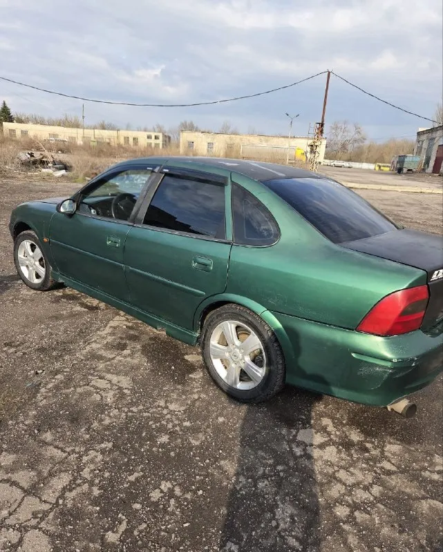 Продам opel vectra b 1999 г. в хорошем состоянии, ходовая полностью новая, мотор после капиталки. ездим каждый день. нужна замена стартера, он есть но не доходят руки поменять. рабочая лошадка 200к. просмотр снежное или донецк. вся информация по звонку. +79590162396 или +79027303042 📲 tg: @tbdark 📞 звоните: +7(959)0162396 - фотография - 3