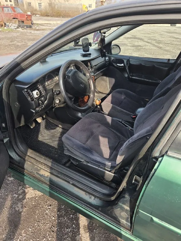 Продам opel vectra b 1999 г. в хорошем состоянии, ходовая полностью новая, мотор после капиталки. ездим каждый день. нужна замена стартера, он есть но не доходят руки поменять. рабочая лошадка 200к. просмотр снежное или донецк. вся информация по звонку. +79590162396 или +79027303042 📲 tg: @tbdark 📞 звоните: +7(959)0162396 - фотография - 5