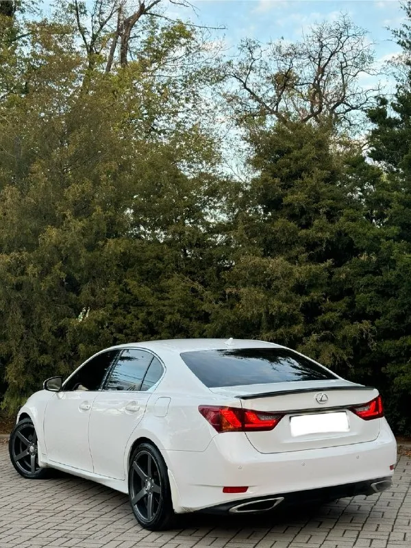 Lexus gs 250 lexus 2014г 2.5 бензин до налог ! пробег 240.000 мотор отличный, не дымит, не троит, масло не расходует! акпп надежная японская, не пинает, не буксует, переключает мягко, без рывков! ходовая не гремит, не стучит, едет мягко, и комфортно! цвет красивый, белый-перламутр. комплектации: с обдувами сидений, подогревы, без ключей доступ, мульти руль, камера заднего вида, отличная акустика, с bt документы чистые, я хозяйка, на мне оформлена, стоит на 180 регионе, проблем с переоформлением не будет, могу присутствовать… осмотр г. макеевка связь +7949-407-08-92 +7949-489-08-56 тг тоже есть цена 1.850.000 руб торг у капота разумный! цена до конца апреля обмен тоже можно рассмотреть, но на обмен чуть дороже в рынок! 📞 звоните: +7(949)4070892 - фотография - 2