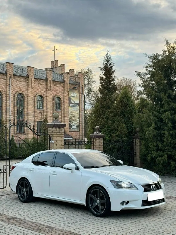 Lexus gs 250 lexus 2014г 2.5 бензин до налог ! пробег 240.000 мотор отличный, не дымит, не троит, масло не расходует! акпп надежная японская, не пинает, не буксует, переключает мягко, без рывков! ходовая не гремит, не стучит, едет мягко, и комфортно! цвет красивый, белый-перламутр. комплектации: с обдувами сидений, подогревы, без ключей доступ, мульти руль, камера заднего вида, отличная акустика, с bt документы чистые, я хозяйка, на мне оформлена, стоит на 180 регионе, проблем с переоформлением не будет, могу присутствовать… осмотр г. макеевка связь +7949-407-08-92 +7949-489-08-56 тг тоже есть цена 1.850.000 руб торг у капота разумный! цена до конца апреля обмен тоже можно рассмотреть, но на обмен чуть дороже в рынок! 📞 звоните: +7(949)4070892 - фотография - 6