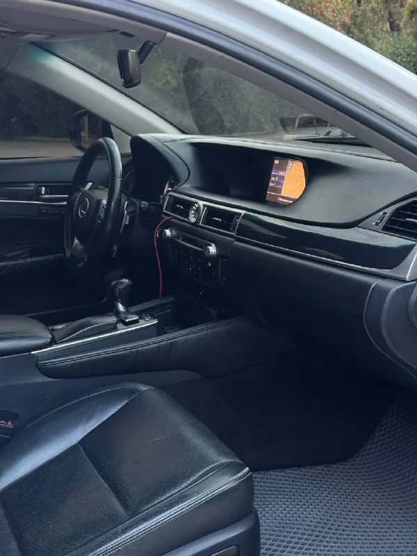 Lexus gs 250 lexus 2014г 2.5 бензин до налог ! пробег 240.000 мотор отличный, не дымит, не троит, масло не расходует! акпп надежная японская, не пинает, не буксует, переключает мягко, без рывков! ходовая не гремит, не стучит, едет мягко, и комфортно! цвет красивый, белый-перламутр. комплектации: с обдувами сидений, подогревы, без ключей доступ, мульти руль, камера заднего вида, отличная акустика, с bt документы чистые, я хозяйка, на мне оформлена, стоит на 180 регионе, проблем с переоформлением не будет, могу присутствовать… осмотр г. макеевка связь +7949-407-08-92 +7949-489-08-56 тг тоже есть цена 1.850.000 руб торг у капота разумный! цена до конца апреля обмен тоже можно рассмотреть, но на обмен чуть дороже в рынок! 📞 звоните: +7(949)4070892 - фотография - 8