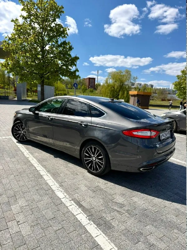 Продам ford fusion (north america). 2014г (по вин коду 2015г). машина технически в хорошем состоянии, по ходовой все отлично, ошибок никаких нет, по кузову есть нюансы, которые требуют покраски, передний бампер нужно менять. 18-е диски, масло менялось каждые 7 тыс. км, двигатель масло не ест. двигатель 2.0 ecoboost, 240 л. с. пробег родной - 249 000км собственник, 1 владелец в птс. комплектация titanium : бесключевой доступ на всех дверях удаленный автозапуск с ключа память сидений камера заднего вида подогрев сидений кнопка запуска start/stop круиз-контроль датчики давления шин атермальная пленка датчик света двухзонный климат-контроль кожаный салон цена 1 200 000р (торг) +79494230109 донецк 📞 звоните: +7(949)4230109 - фотография - 3