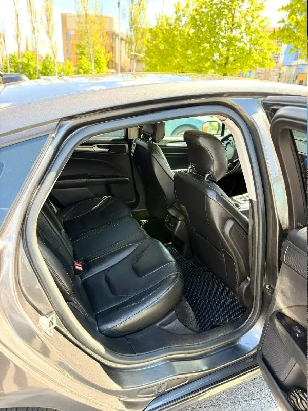 Продам ford fusion (north america). 2014г (по вин коду 2015г). машина технически в хорошем состоянии, по ходовой все отлично, ошибок никаких нет, по кузову есть нюансы, которые требуют покраски, передний бампер нужно менять. 18-е диски, масло менялось каждые 7 тыс. км, двигатель масло не ест. двигатель 2.0 ecoboost, 240 л. с. пробег родной - 249 000км собственник, 1 владелец в птс. комплектация titanium : бесключевой доступ на всех дверях удаленный автозапуск с ключа память сидений камера заднего вида подогрев сидений кнопка запуска start/stop круиз-контроль датчики давления шин атермальная пленка датчик света двухзонный климат-контроль кожаный салон цена 1 200 000р (торг) +79494230109 донецк 📞 звоните: +7(949)4230109 - фотография - 5