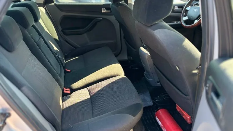 Ford focus двигатель:2.0 ⛽️вид топлива:бензин ⚙️кпп:механика кузов:седан пробег: 154.000 км 📅год выпуска: 2008 💰цена: 670.000 руб •усилитель руля. •эл стеклоподъёмники •мультимедиа •климат контроль 🚘автосалон автото4ка продажа возможна : ✅наличный расчет ✅безналичный ✅кредит по 2 документам 🔄обмен на ваш авто звонки по номеру ☎️+ - фотография - 7