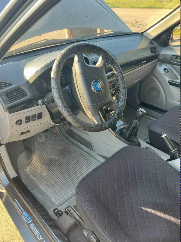 Geely ck (otaka) 1.5 механика год 2008 пробег 100.км 1 владелец (птс оригинал) автомобиль в хорошем состоянии как внешне так и технически! подогрев зеркал стеклоподъемники 4 двери магнитофон, usb 6 динамиков два ключа кондиционер рабочий сервисная книга два комплекта шин + диски (лето и зима) два комплекта ковриков, много новых запчастей в подарок. полная шумоизоляция авто. сигнализация + центральный замок. автомобиль полностью весь обслужен, в данный момент никаких вложений не требует, сел поезал. хороший вариант для первой машины. цена 300.000т. руб разумный торг у капота находиться в донецке. пишите или звоните расскажу, покажу все детальные +7(949)395-36-06 - фотография - 3