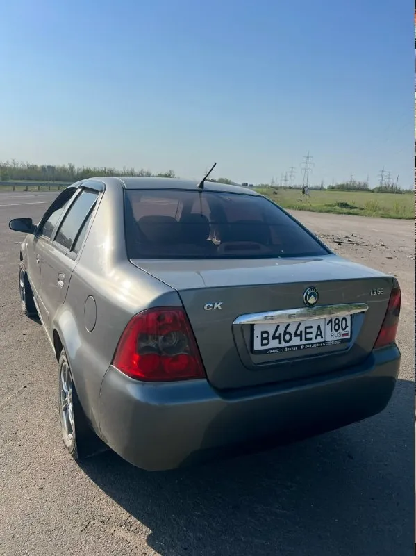 Geely ck (otaka) 1.5 механика год 2008 пробег 100.км 1 владелец (птс оригинал) автомобиль в хорошем состоянии как внешне так и технически! подогрев зеркал стеклоподъемники 4 двери магнитофон, usb 6 динамиков два ключа кондиционер рабочий сервисная книга два комплекта шин + диски (лето и зима) два комплекта ковриков, много новых запчастей в подарок. полная шумоизоляция авто. сигнализация + центральный замок. автомобиль полностью весь обслужен, в данный момент никаких вложений не требует, сел поезал. хороший вариант для первой машины. цена 300.000т. руб разумный торг у капота находиться в донецке. пишите или звоните расскажу, покажу все детальные +7(949)395-36-06 - фотография - 7