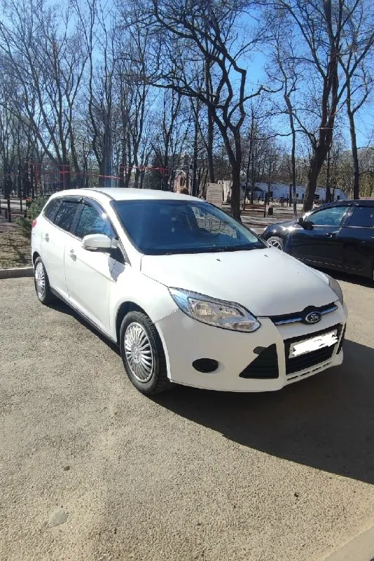 Ford focus 3 продам ford фокус 3 2014 года, в хорошем состоянии, без ржавчины, вмятин, царапин. двигатель 1.6, атмосферник с механической коробкой передач. на хорошем, уверенном ходу. для данного автомобиля, полная комплектация. реальному покупателю, хороший торг, у капота. работает все. документы от первого лица. картотека зеленая - без штрафов. цена 670 000 р. , донецк, калининский район. по интересующим вопросам моб. +7940-457-58-64 📞 звоните: +7(940)4575864 - фотография - 2