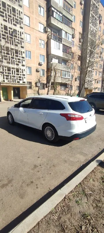 Ford focus 3 продам ford фокус 3 2014 года, в хорошем состоянии, без ржавчины, вмятин, царапин. двигатель 1.6, атмосферник с механической коробкой передач. на хорошем, уверенном ходу. для данного автомобиля, полная комплектация. реальному покупателю, хороший торг, у капота. работает все. документы от первого лица. картотека зеленая - без штрафов. цена 670 000 р. , донецк, калининский район. по интересующим вопросам моб. +7940-457-58-64 📞 звоните: +7(940)4575864 - фотография - 4