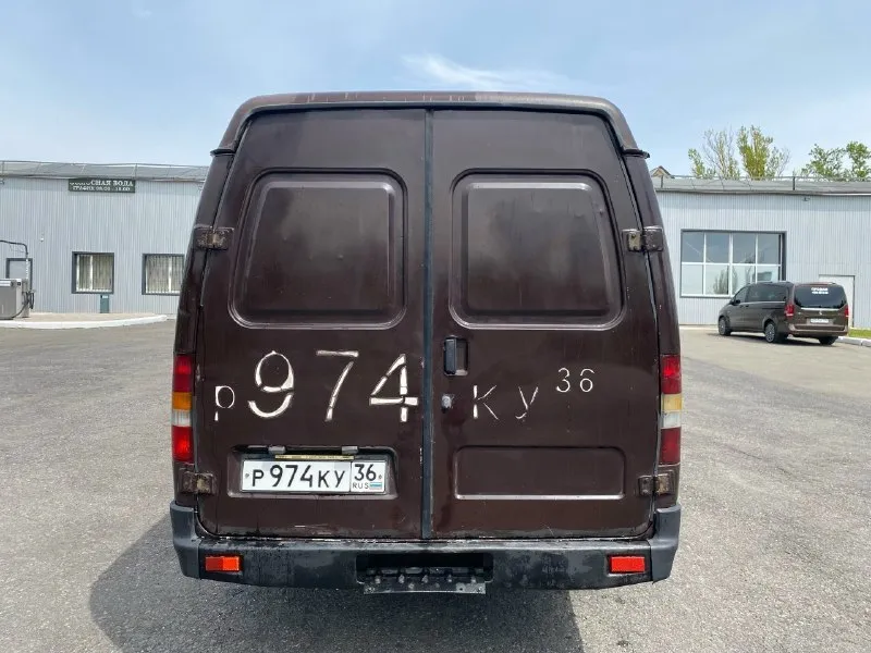 Продам газель 2000 года выпуска. автомобиль на полном ходу, вложений не требует. использовалась аккуратно, без перегрузов. подходит как для работы, так и для личных нужд. по технической части всё обслужено по ходовой части рессоры, амортизаторы, наконечники установлены рессоры по кругу новый стартер и гениратор по электрике всё работает: светит, моргает печка греет отлично комплект новой резины! салон чистый ухоженный кузов пол и борта целые. двигатель работает ровно, коробка и сцепление без нареканий. с документами полный порядок, имеется техосмотр. действующий, любое переоформление, без ограничений и штрафов. цена 345,000₽ хороший торг возле машины ! тел +7-949-092-25-76 📞 звоните: +7(949)0922576 - фотография - 6