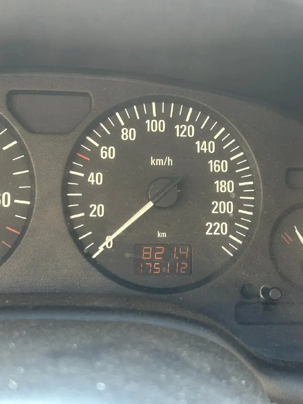 Читаем внимательно!!! продаю opel астру 2007 года 1.6 бензин, стоит газ евро4 пробег 175000 км настоящий, это подтвердит любой мастер на сто и общее состояние автомобиля! мотаюсь на нем чуть больше года, машина в отличном состоянии, вся обслужена, никаких проблем нет живой, едет отлично! кондиционер работает, холодит будь здоров, печка зимой так же прогревает салон мигом на газу очень экономный, до сочи доезжал за 1800 рублей, до крымской ялты 1500 рублей машиной я очень доволен, продавать особого желания не имею, но в связи со сменой рода деятельности— вынужден у ма временный учет до 29го года, с дальнейшим продлением учета проблем не будет, готов гарантировать, готов писать расписку. цена не много не мало 350000 с торгом у капота, сильно дешево продавать не хочу, так как искренне жаль расставаться повторюсь, машина очень надежная, удобная, экономичная и готова ехать хоть на байкал и обратно, я всегда и везде только на ней. +79495272991 📞 звоните: +7(949)5272991 - фотография - 10