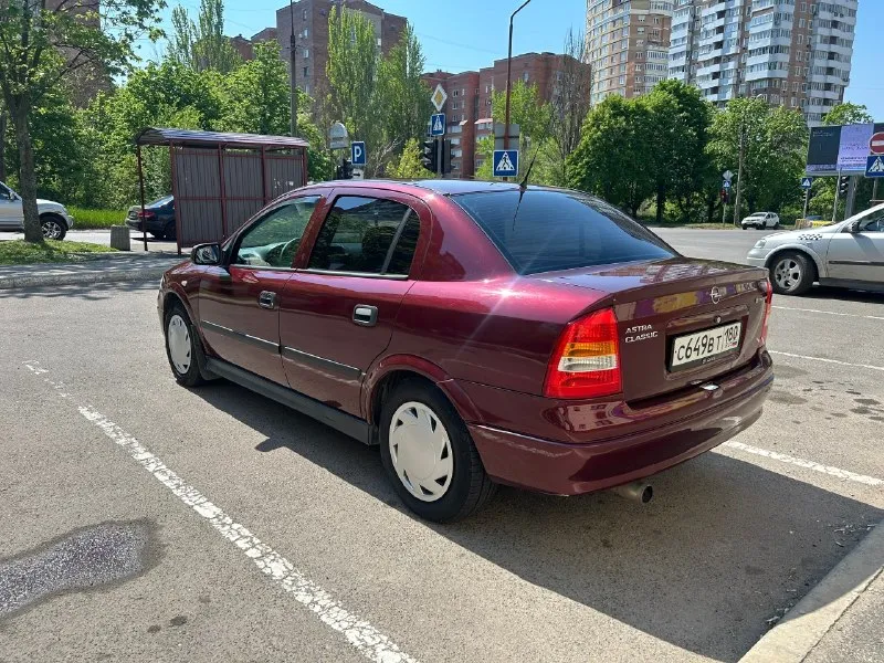 Читаем внимательно!!! продаю opel астру 2007 года 1.6 бензин, стоит газ евро4 пробег 175000 км настоящий, это подтвердит любой мастер на сто и общее состояние автомобиля! мотаюсь на нем чуть больше года, машина в отличном состоянии, вся обслужена, никаких проблем нет живой, едет отлично! кондиционер работает, холодит будь здоров, печка зимой так же прогревает салон мигом на газу очень экономный, до сочи доезжал за 1800 рублей, до крымской ялты 1500 рублей машиной я очень доволен, продавать особого желания не имею, но в связи со сменой рода деятельности— вынужден у ма временный учет до 29го года, с дальнейшим продлением учета проблем не будет, готов гарантировать, готов писать расписку. цена не много не мало 350000 с торгом у капота, сильно дешево продавать не хочу, так как искренне жаль расставаться повторюсь, машина очень надежная, удобная, экономичная и готова ехать хоть на байкал и обратно, я всегда и везде только на ней. +79495272991 📞 звоните: +7(949)5272991 - фотография - 5