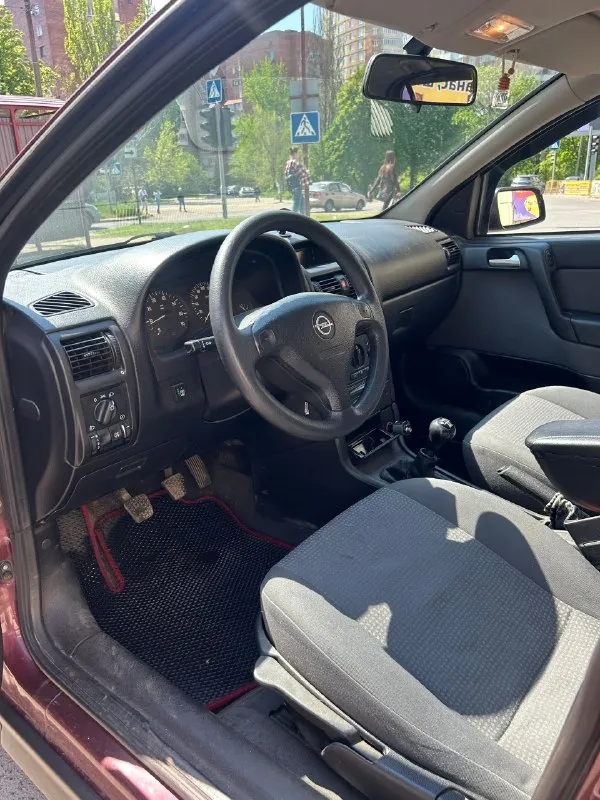 Читаем внимательно!!! продаю opel астру 2007 года 1.6 бензин, стоит газ евро4 пробег 175000 км настоящий, это подтвердит любой мастер на сто и общее состояние автомобиля! мотаюсь на нем чуть больше года, машина в отличном состоянии, вся обслужена, никаких проблем нет живой, едет отлично! кондиционер работает, холодит будь здоров, печка зимой так же прогревает салон мигом на газу очень экономный, до сочи доезжал за 1800 рублей, до крымской ялты 1500 рублей машиной я очень доволен, продавать особого желания не имею, но в связи со сменой рода деятельности— вынужден у ма временный учет до 29го года, с дальнейшим продлением учета проблем не будет, готов гарантировать, готов писать расписку. цена не много не мало 350000 с торгом у капота, сильно дешево продавать не хочу, так как искренне жаль расставаться повторюсь, машина очень надежная, удобная, экономичная и готова ехать хоть на байкал и обратно, я всегда и везде только на ней. +79495272991 📞 звоните: +7(949)5272991 - фотография - 6