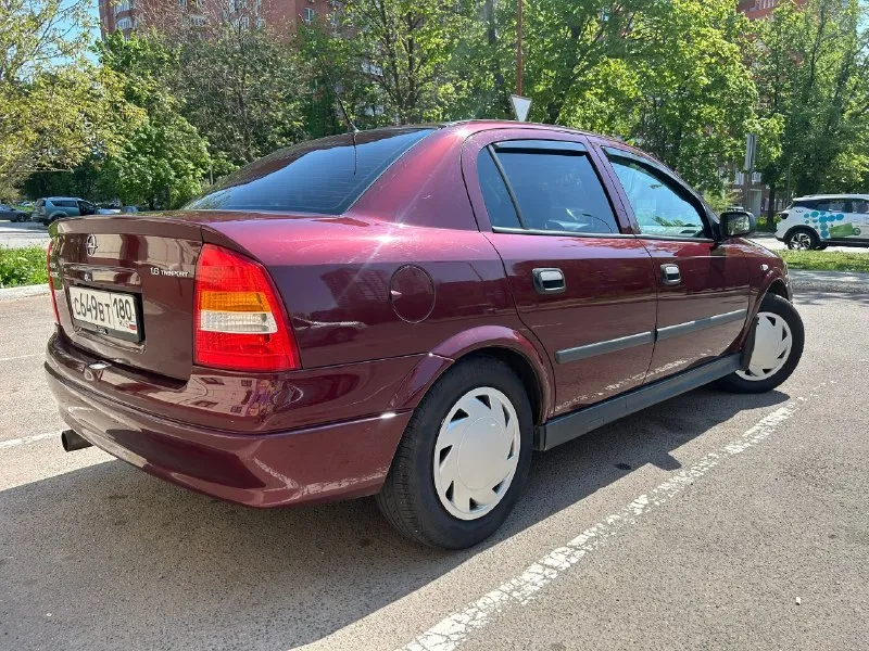 Читаем внимательно!!! продаю opel астру 2007 года 1.6 бензин, стоит газ евро4 пробег 175000 км настоящий, это подтвердит любой мастер на сто и общее состояние автомобиля! мотаюсь на нем чуть больше года, машина в отличном состоянии, вся обслужена, никаких проблем нет живой, едет отлично! кондиционер работает, холодит будь здоров, печка зимой так же прогревает салон мигом на газу очень экономный, до сочи доезжал за 1800 рублей, до крымской ялты 1500 рублей машиной я очень доволен, продавать особого желания не имею, но в связи со сменой рода деятельности— вынужден у ма временный учет до 29го года, с дальнейшим продлением учета проблем не будет, готов гарантировать, готов писать расписку. цена не много не мало 350000 с торгом у капота, сильно дешево продавать не хочу, так как искренне жаль расставаться повторюсь, машина очень надежная, удобная, экономичная и готова ехать хоть на байкал и обратно, я всегда и везде только на ней. +79495272991 📞 звоните: +7(949)5272991 - фотография - 7