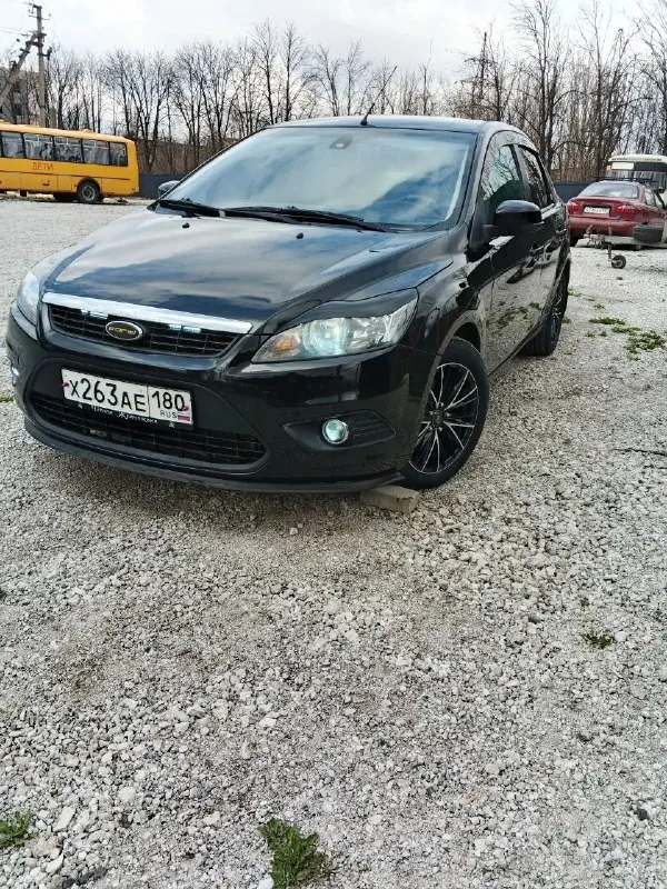 Ford фокус2 ресайлинг. владею 2 года. 1.8 цепной. мкпп. 2008г. пробег 292500.зимний пакет обогревы лобового заднего стекла, зеркал, форсунок омывателя, передних сидений, датчик света, датчик дождя, двухзонный климат, бардачек с охлаждением, автозапуск старлайн, масло не ест, коробка mtx75 от 2-ух литрового мотора(неубиваемая), ходовая без стуков, грюков, скрипов новые стойки, пружины рычаги, музыка усилитель сабвуфер, летняя резина на литых дисках р16 новая, зима р15, 600т. р горловка +79493652265. т. о пройдено 📞 звоните: +7(949)3652265 - фотография - 1