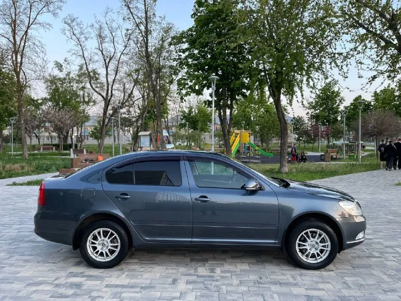 Продам skoda octavia а5 1.6 мкпп пробег 165000 тыс авто в идеальном состоянии и эксплуатация без дтп весь автомобиль в родной краски техническая часть полностью обслуживания требует никаких вложений, установлен новая резина отличная android магнитола камера заднего вида состояние машины идеальное во всех смыслах этого слова, осмотр город мариуполь цена 935000 тыс рублей по всем вопросам звоните, +79490261919 📞 звоните: +7(949)0261919 - фотография - 5