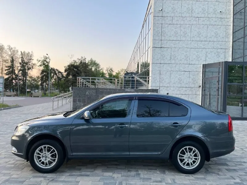 Продам skoda octavia а5 1.6 мкпп пробег 165000 тыс авто в идеальном состоянии и эксплуатация без дтп весь автомобиль в родной краски техническая часть полностью обслуживания требует никаких вложений, установлен новая резина отличная android магнитола камера заднего вида состояние машины идеальное во всех смыслах этого слова, осмотр город мариуполь цена 935000 тыс рублей по всем вопросам звоните, +79490261919 📞 звоните: +7(949)0261919 - фотография - 6