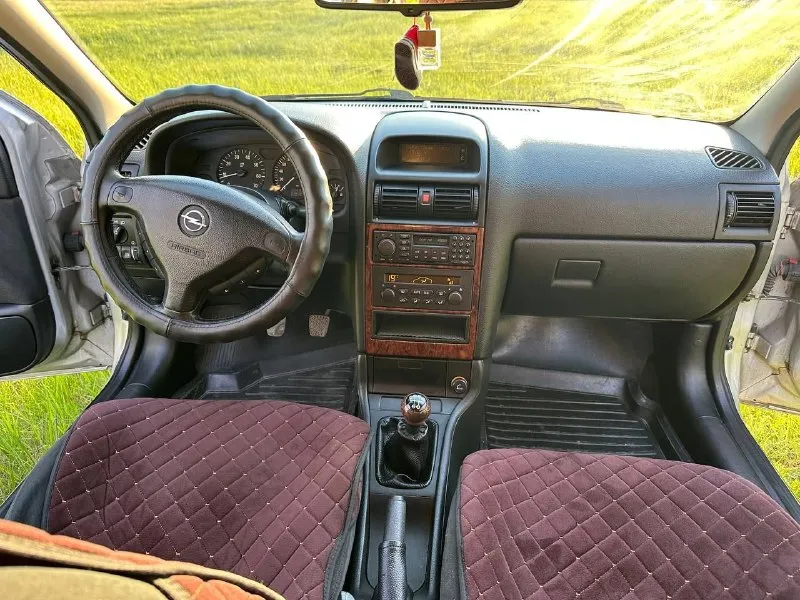 Opel astra g 2003г бензин-газ ( метан) cng заводской бробег: 210 000 км. стоит - датчик дождя - круиз контроль - климат контроль - мультируль - зади электростеклоподьемники. я второй владелец по днр. машина на полном ходу, обслуживалась вовремя. -нужно сделать то. -поменять передние колодки. стоит новый резонатор, трос ручника. тысячи три назад поставил новый генератор. грм менялся на 197 000 км много чего, обслужено помимо этого. на фото зимняя резина. есть второй комплект лета, на других дисках. есть, кое-какие запчасти. заправки метана на 1000рублей хватает больше чем на 300км цена 560 000 рублей. небольшой торг при осмотре. пролетарский район. +79493402903. кирилл. по всем вопросам, звонить в любое время дня и ночи. - фотография - 5