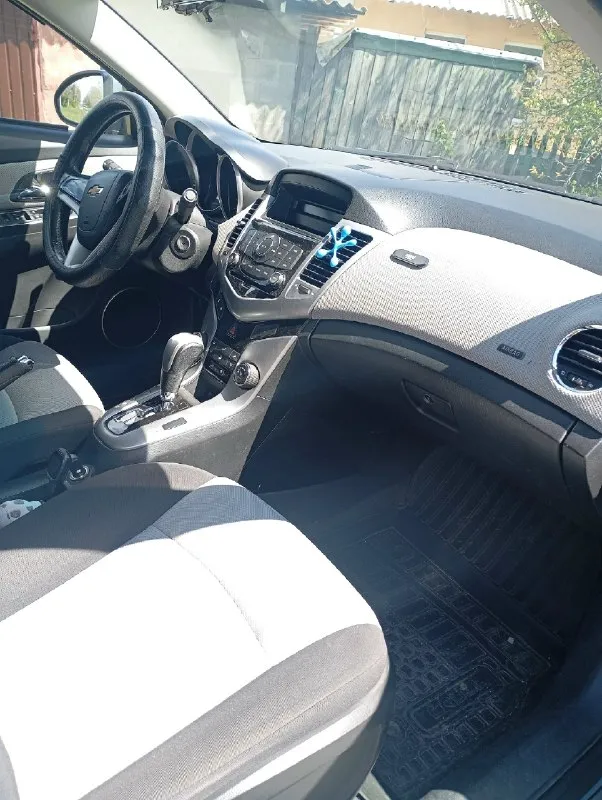В продаже chevrolet круз (2012 года) двигатель 1,6 акпп состояние машины хорошее, родной окрас, резина летняя новая. Собственник. Цена 680к рублей+ хороший торг у капота. По всем интересующим вопросам звоните по номеру +79493847396
📞 Звоните: +7(949)3847396 - фотография - 1