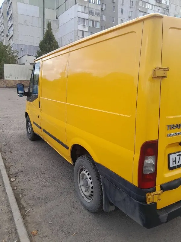Продам ford транзит ( ford transit) 2013 г. в. двигатель: 2.2л дизель, 100 л. с. пробег: 248 000 км (на одометре), новый мотор — прошел больше 5 т. км местонахождение: г. луганск, южные квартала особенности и состояние: • новый двигатель • электростеклоподъемники, подогрев лобового стекла, электропривод зеркал • не дымит, не троит, обслужены турбина и форсунки • ходовая часть в отличном состоянии • кондиционер работает отлично • полностью обновленная и не гнилая кузовщина • сел - поехал юридически чистый цена 1.55млн рублей + торг у капота. обмен не интересует. подробности по телефону +79591109931 (тг, мах) 📞 звоните: +7(959)1109931 - фотография - 4