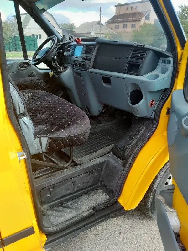 Продам ford транзит ( ford transit) 2013 г. в. двигатель: 2.2л дизель, 100 л. с. пробег: 248 000 км (на одометре), новый мотор — прошел больше 5 т. км местонахождение: г. луганск, южные квартала особенности и состояние: • новый двигатель • электростеклоподъемники, подогрев лобового стекла, электропривод зеркал • не дымит, не троит, обслужены турбина и форсунки • ходовая часть в отличном состоянии • кондиционер работает отлично • полностью обновленная и не гнилая кузовщина • сел - поехал юридически чистый цена 1.55млн рублей + торг у капота. обмен не интересует. подробности по телефону +79591109931 (тг, мах) 📞 звоните: +7(959)1109931 - фотография - 7