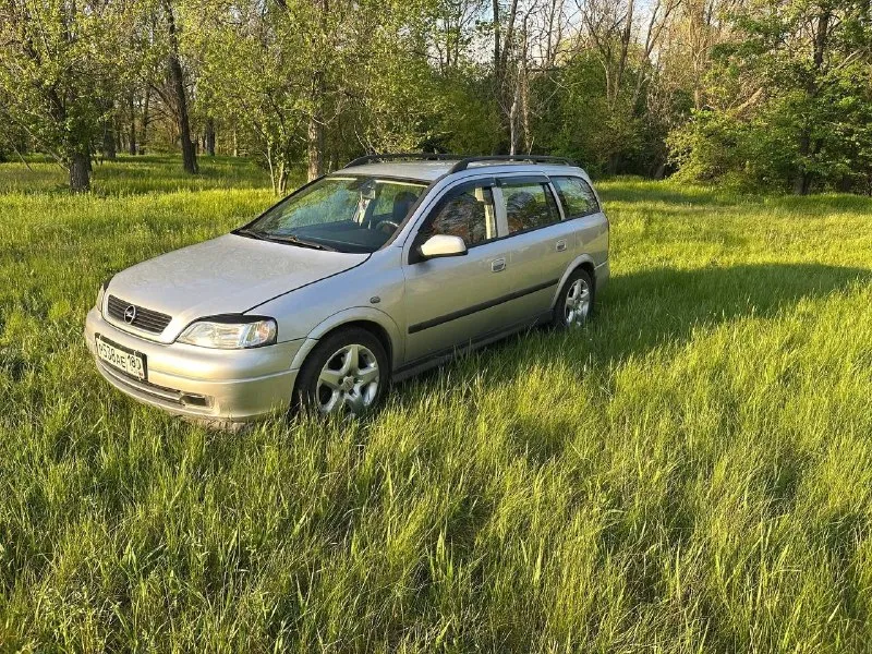 Opel astra g 2003г бензин-газ ( метан) cng заводской бробег: 210 000 км. стоит - датчик дождя - круиз контроль - климат контроль - мультируль - зади электростеклоподьемники. я второй владелец по днр. машина на полном ходу, обслуживалась вовремя. -нужно сделать то. -поменять передние колодки. стоит новый резонатор, трос ручника. тысячи три назад поставил новый генератор. грм менялся на 197 000 км много чего, обслужено помимо этого. на фото зимняя резина. есть второй комплект лета, на других дисках. есть, кое-какие запчасти. заправки метана на 1000рублей хватает больше чем на 300км цена 560 000 рублей. небольшой торг при осмотре. пролетарский район. +79493402903. кирилл. по всем вопросам, звонить в любое время дня и ночи. 📞 звоните: +7(949)3402903 - фотография - 3
